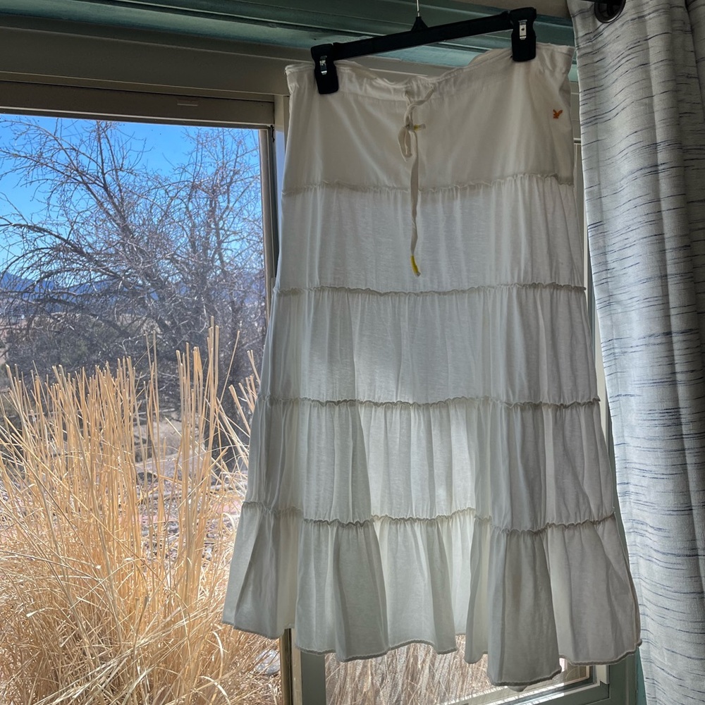 American Eagle white peasant skirt